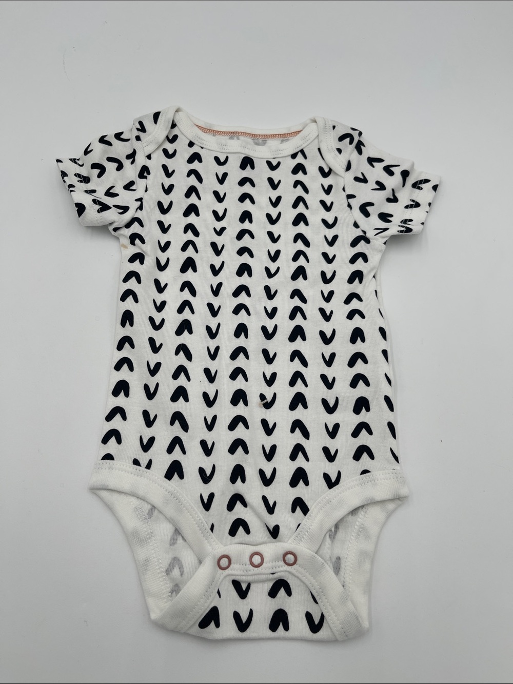 cloud island White Short-Sleeve Bodysuit with Black Arrow Print